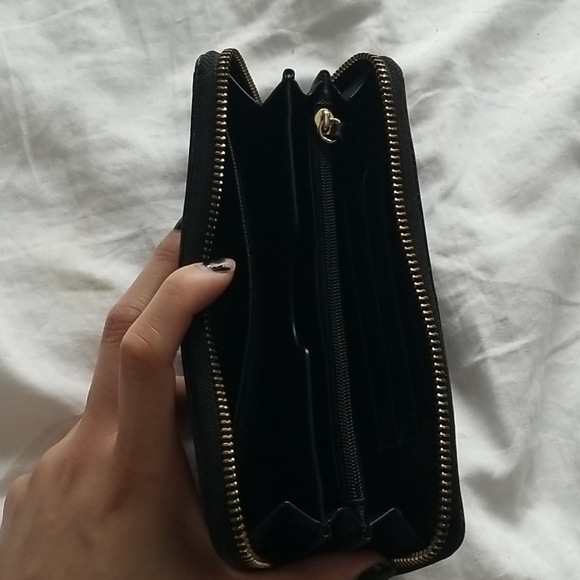 Michael Kors wallet - Picture 3 of 3